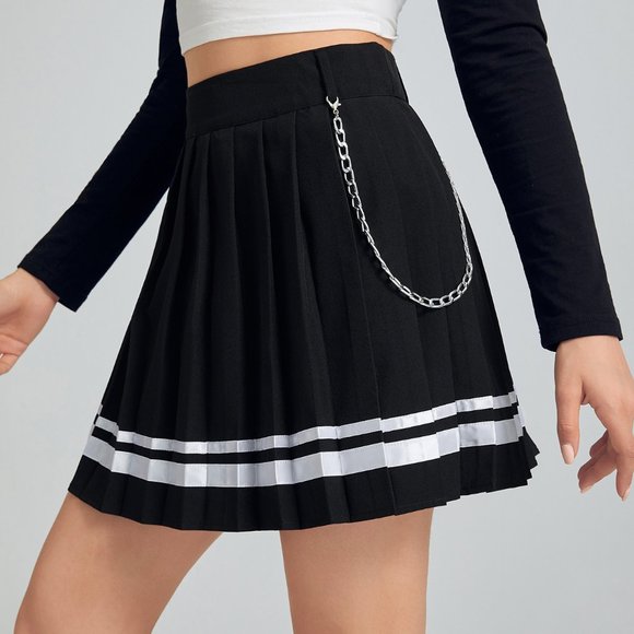 Falda negra estilo Kpop con cadena
